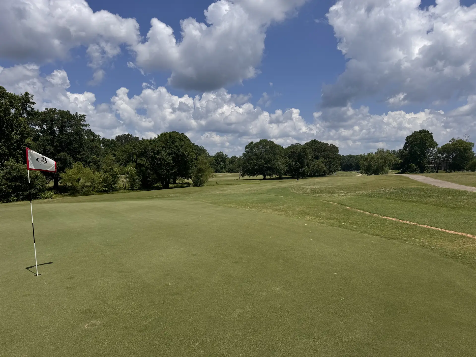Hole 13 green and CB flag at Creeks Bend Golf Club